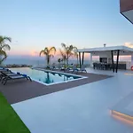 فيلة The Oasis بروتاراس