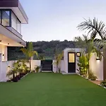 فيلة The Oasis بروتاراس